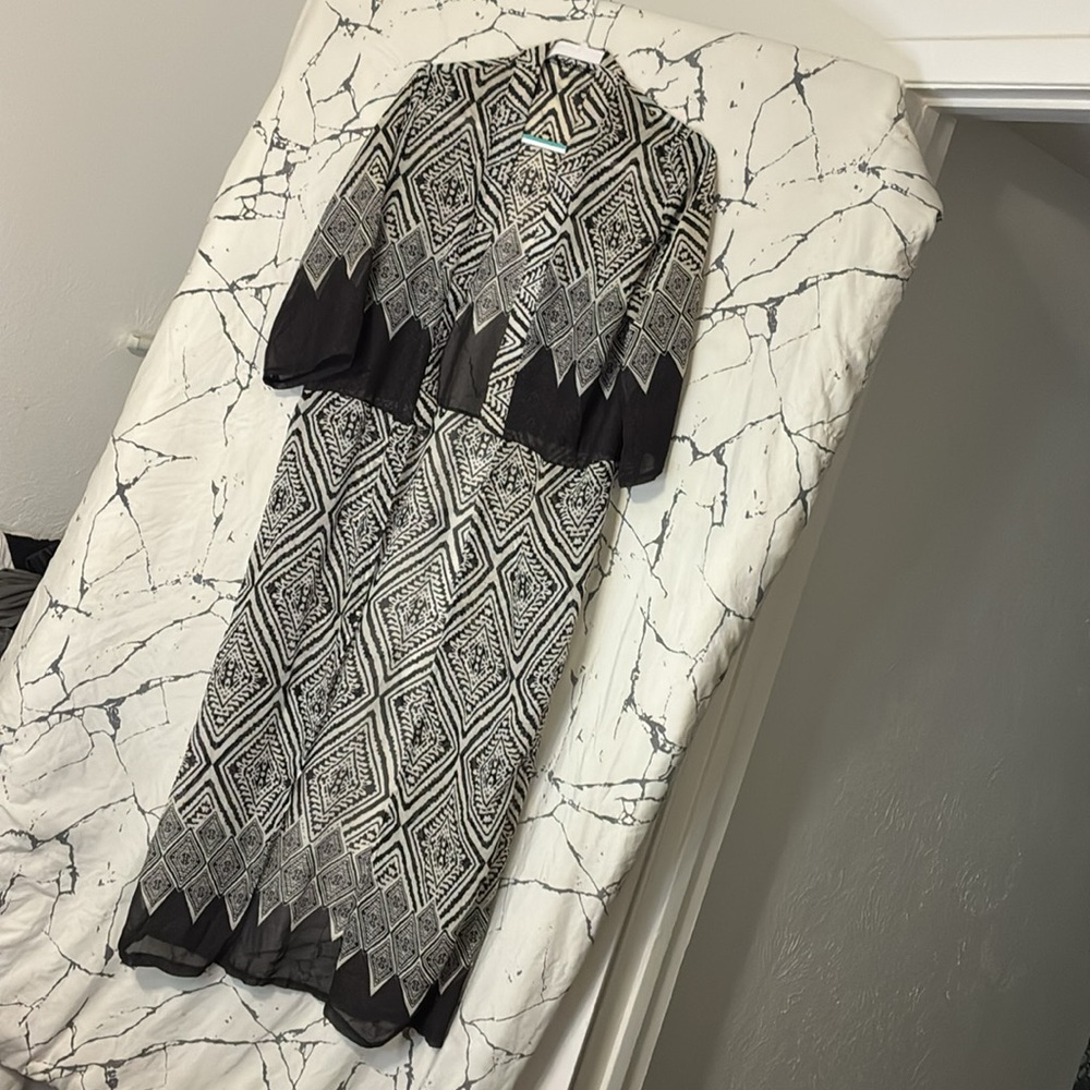 Black and White Geometric Patterned Cover Up